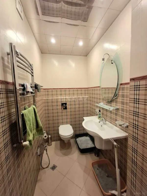 Satılır 5 otaqlı mənzil 300 m²