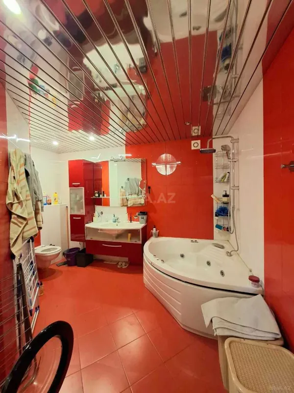 Satılır 5 otaqlı mənzil 300 m²