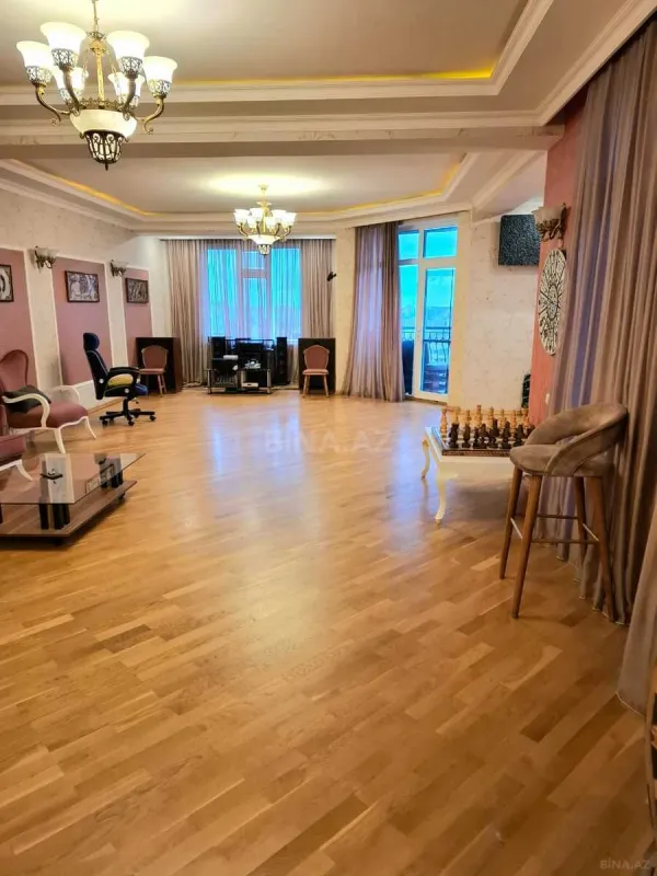 Satılır 5 otaqlı mənzil 300 m²