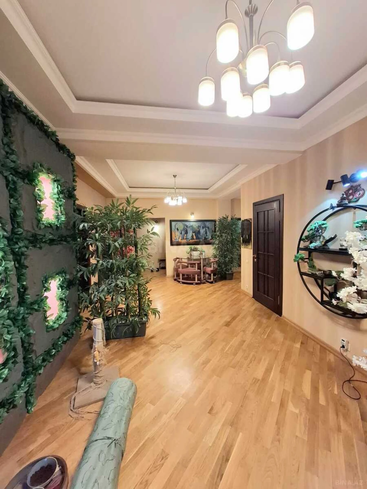 Satılır 5 otaqlı mənzil 300 m²