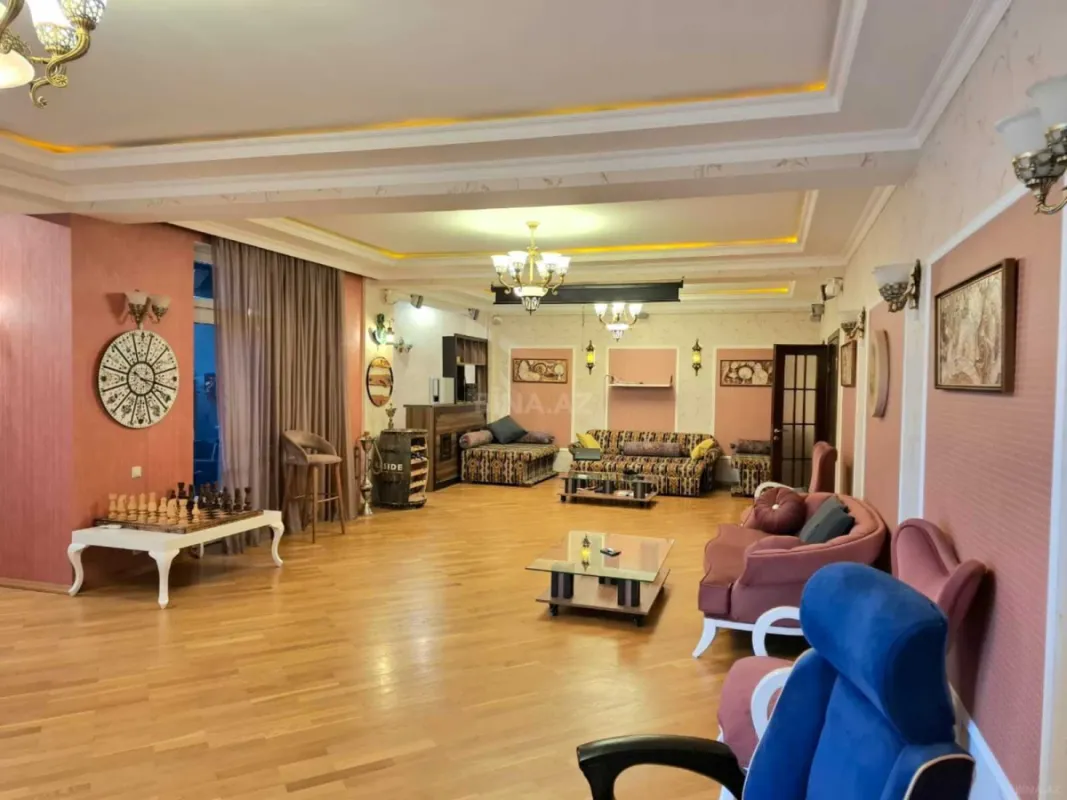 Satılır 5 otaqlı mənzil 300 m²