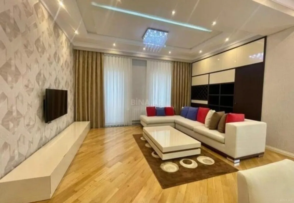 Kirayə verilir 3 otaqlı mənzil 132 m²