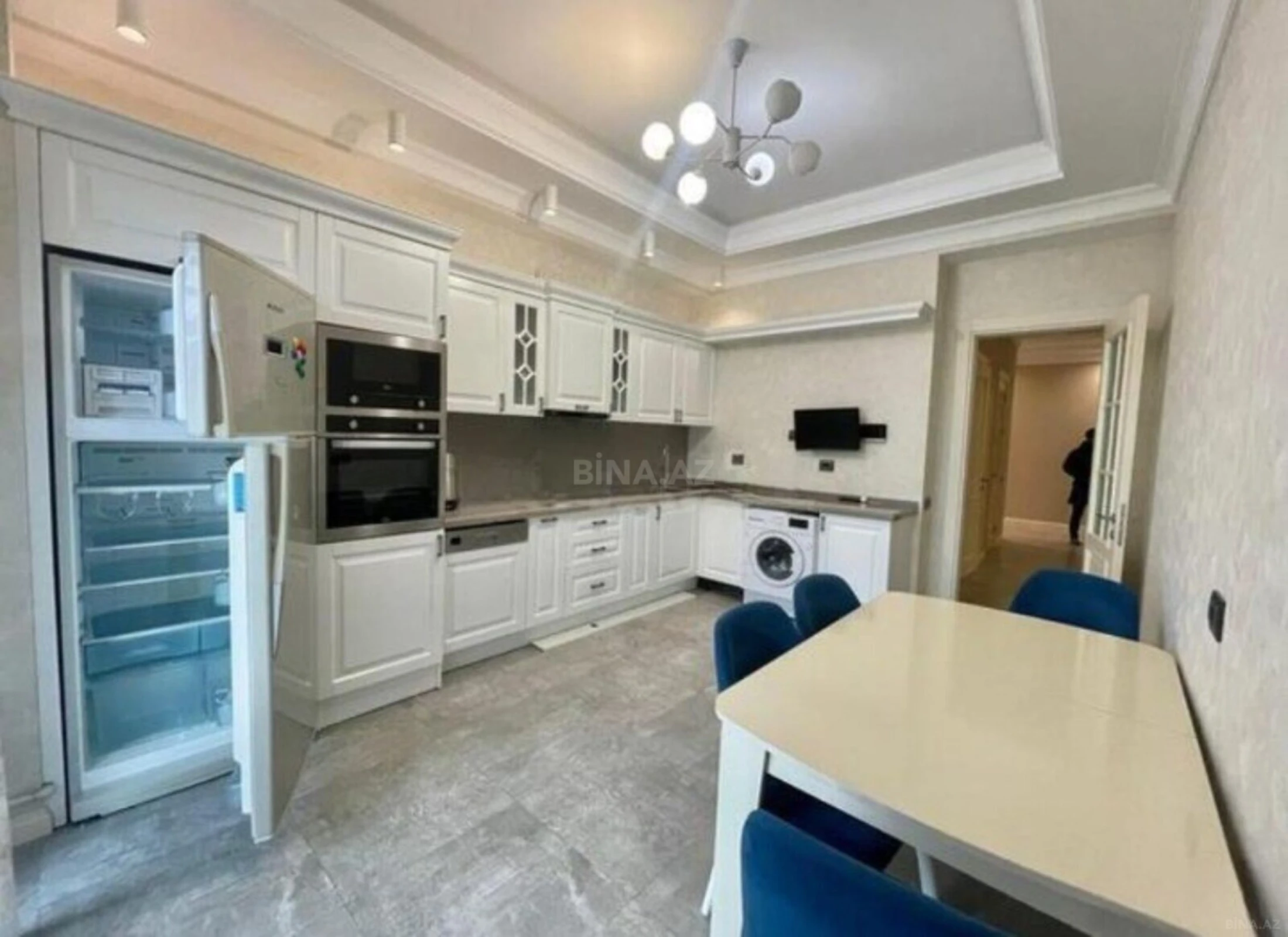 Kirayə verilir 3 otaqlı mənzil 132 m²