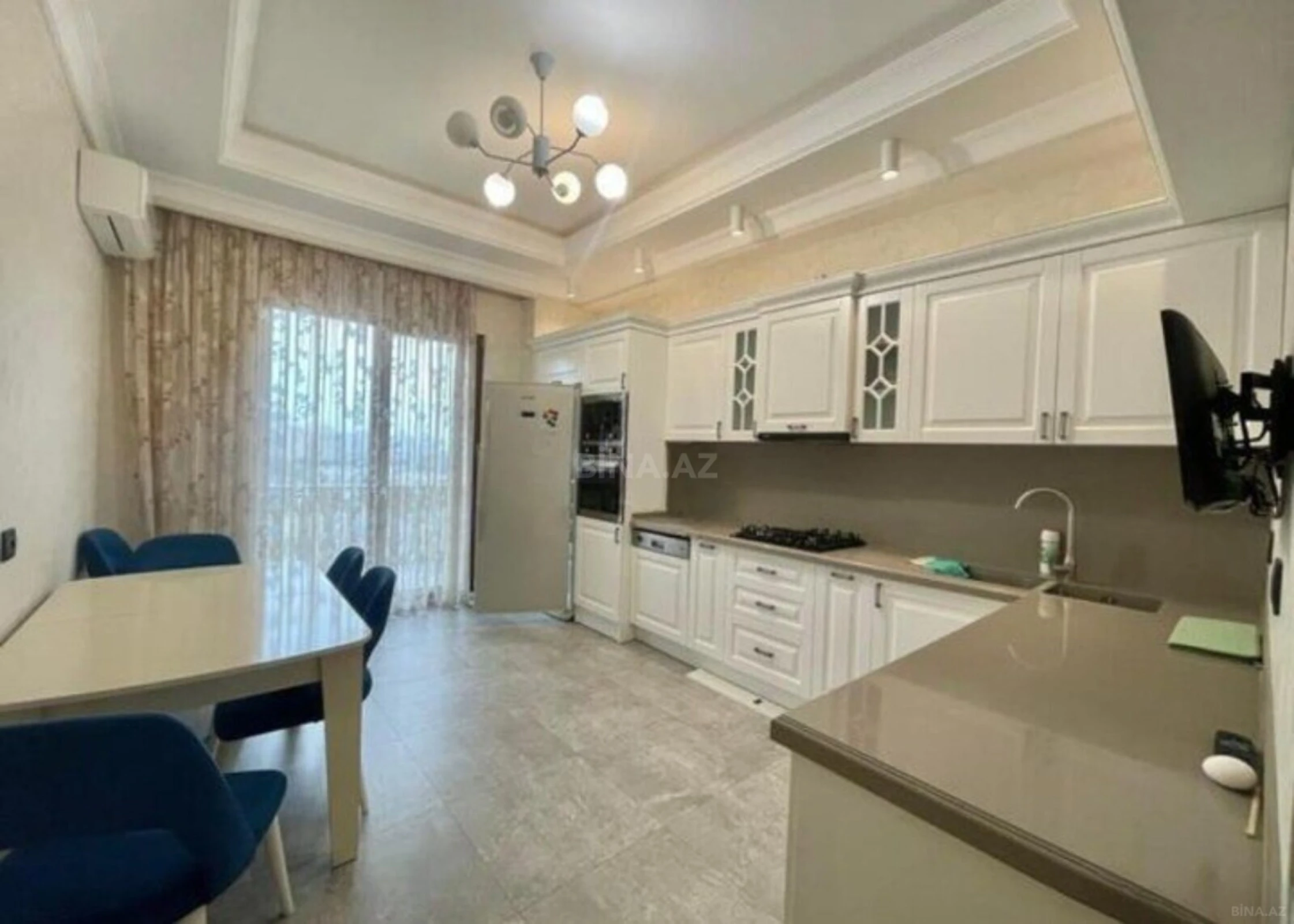 Kirayə verilir 3 otaqlı mənzil 132 m²