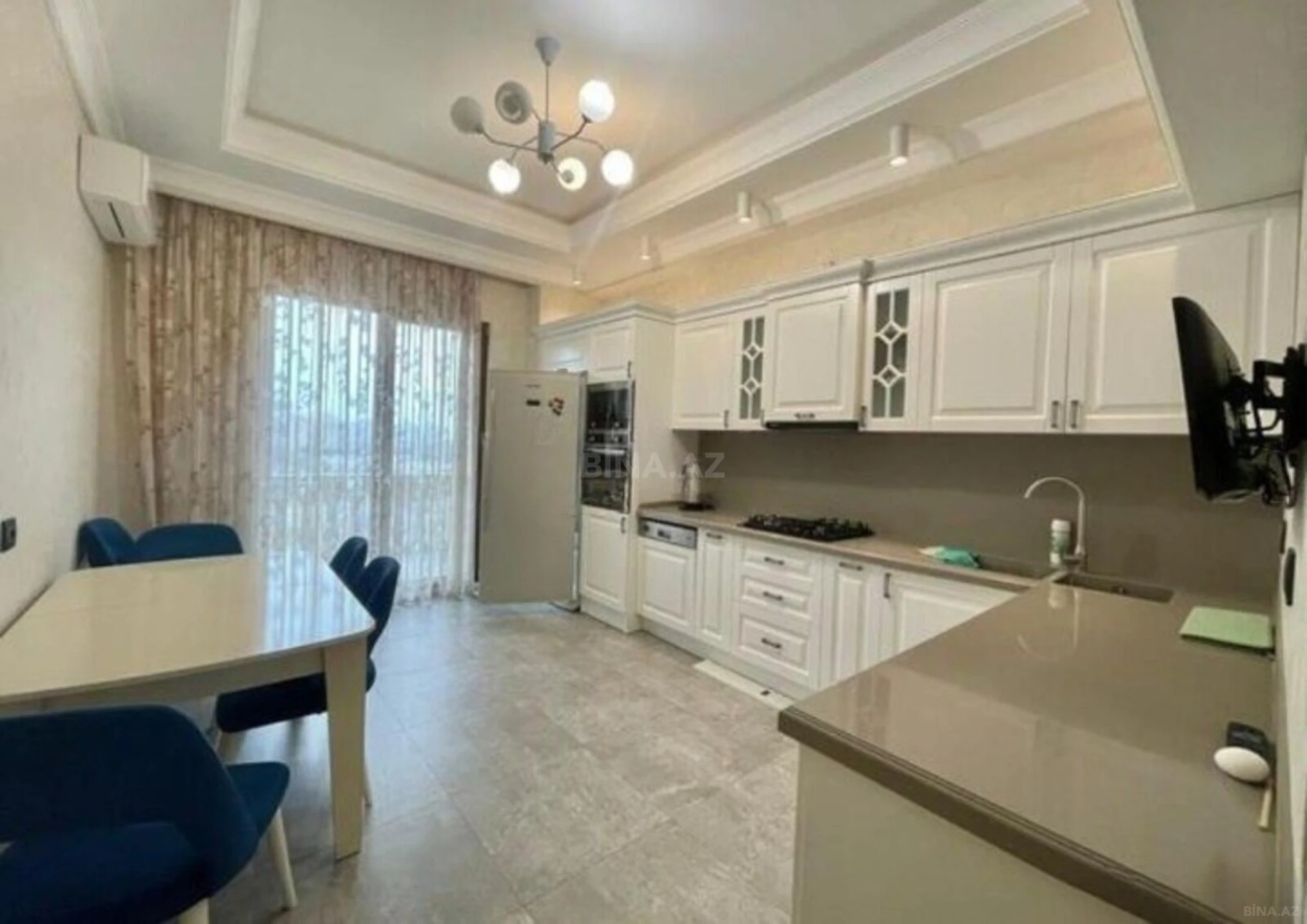 Kirayə verilir 3 otaqlı mənzil 132 m²