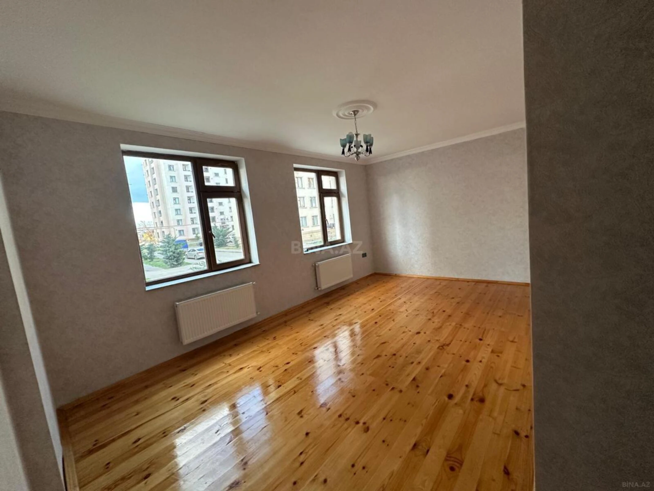 Satılır 4 otaqlı mənzil 110 m²