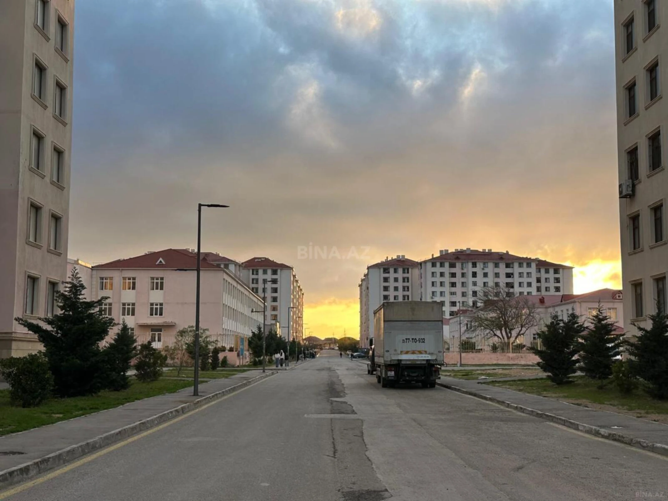 Satılır 4 otaqlı mənzil 110 m²