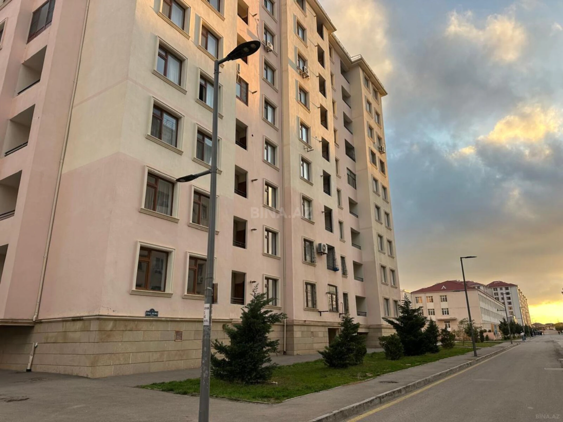 Satılır 4 otaqlı mənzil 110 m²