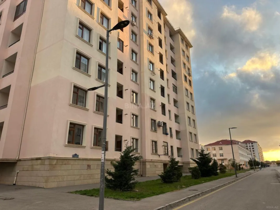 Satılır 4 otaqlı mənzil 110 m²