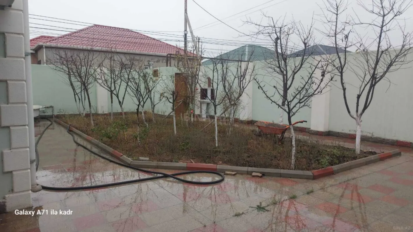 Satılır 4 otaqlı həyət evi 200 m²