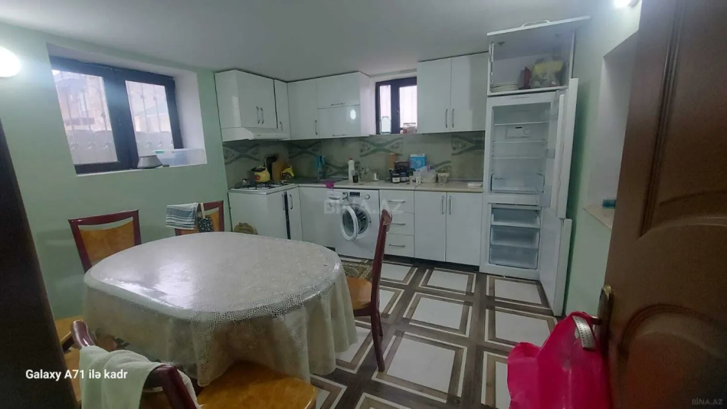 Satılır 4 otaqlı həyət evi 200 m²