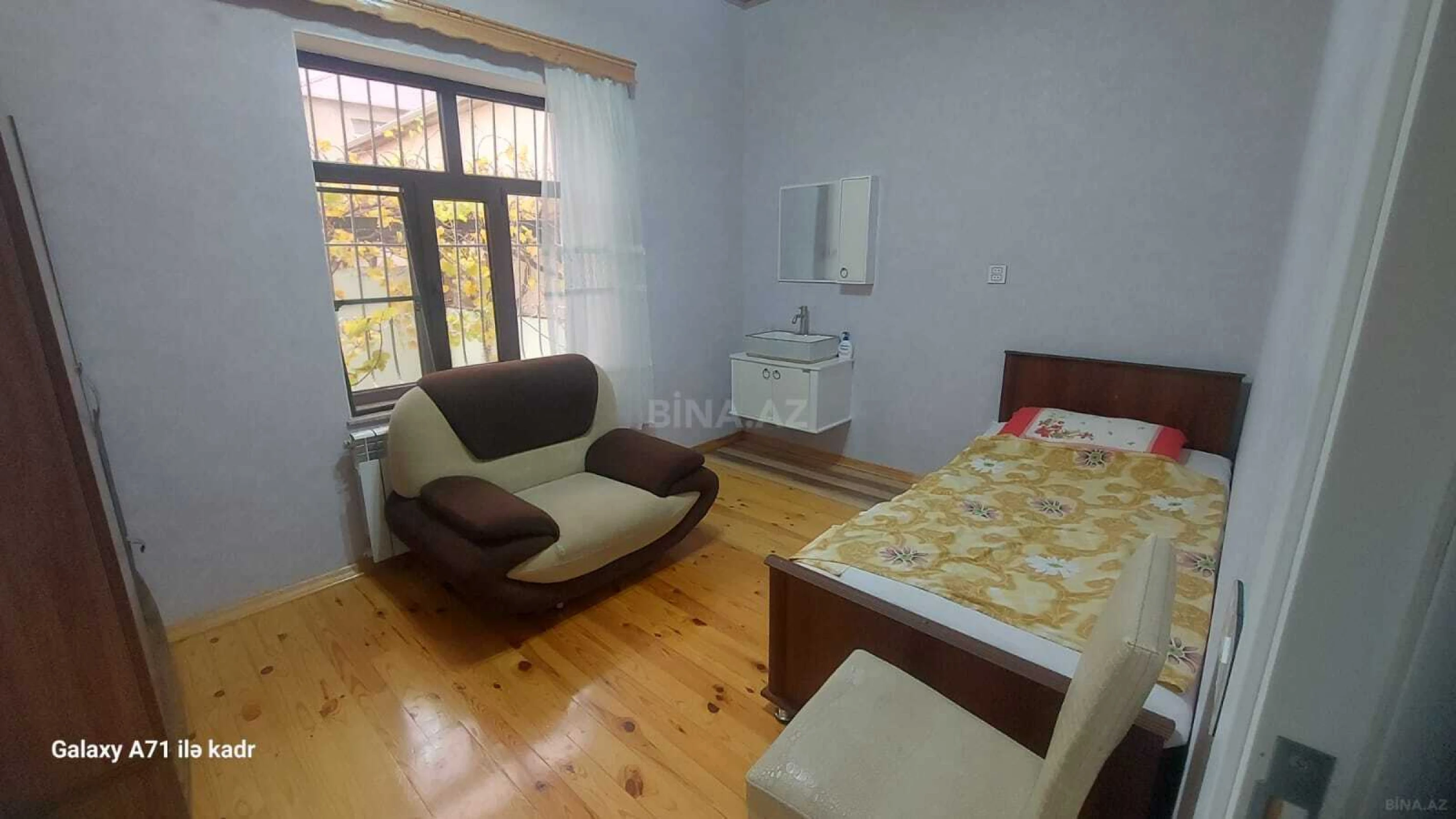 Satılır 4 otaqlı həyət evi 200 m²