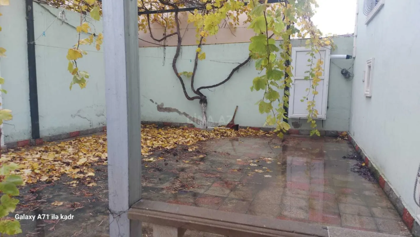 Satılır 4 otaqlı həyət evi 200 m²