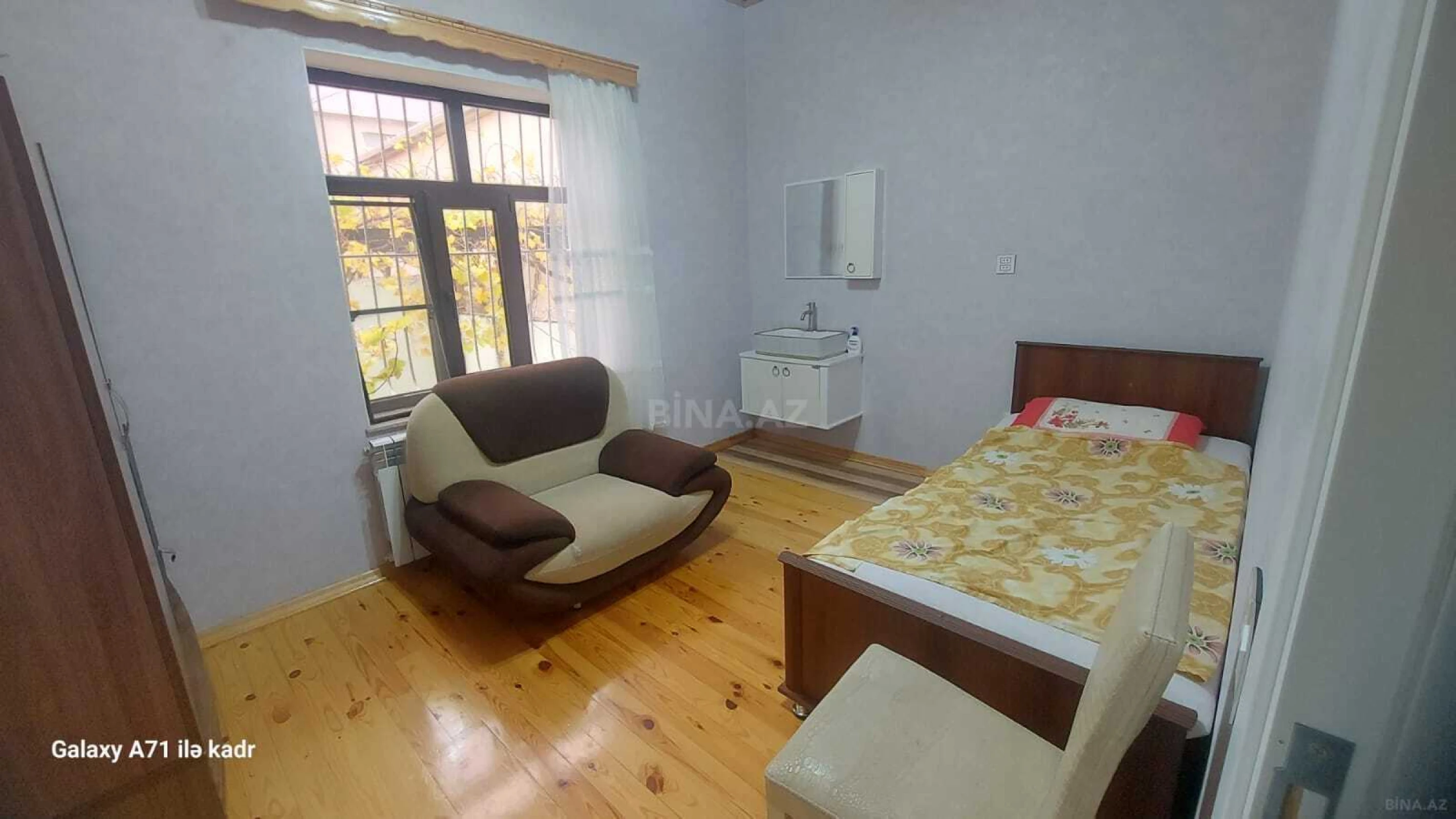Satılır 4 otaqlı həyət evi 200 m²