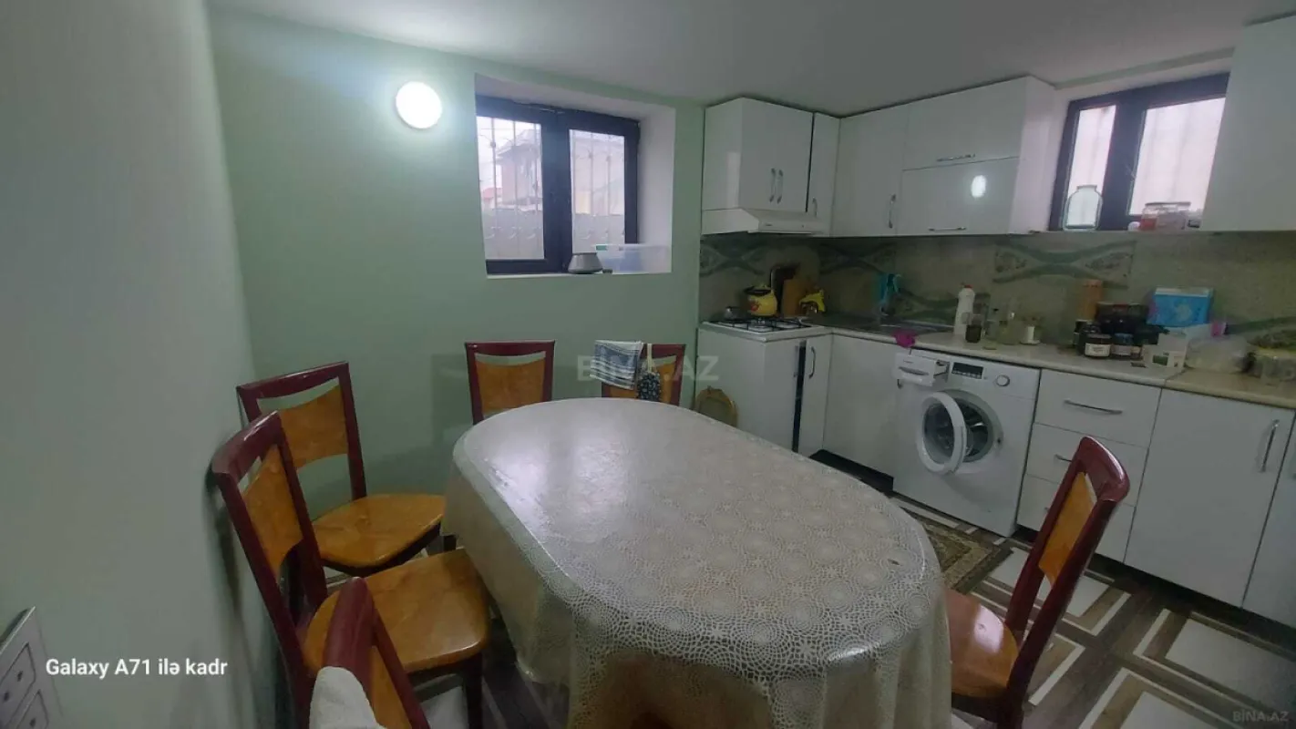 Satılır 4 otaqlı həyət evi 200 m²