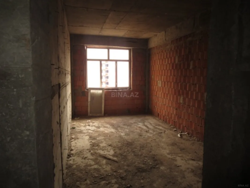 Satılır 3 otaqlı mənzil 135 m²