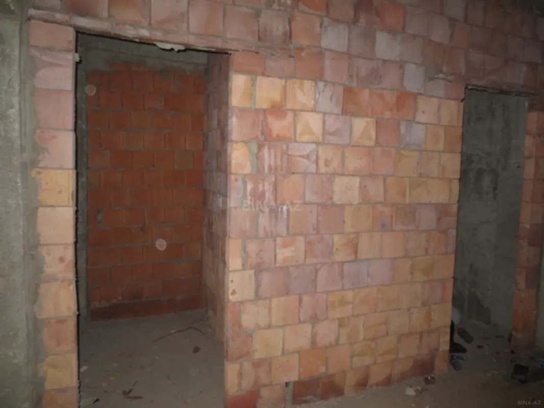 Satılır 3 otaqlı mənzil 135 m²