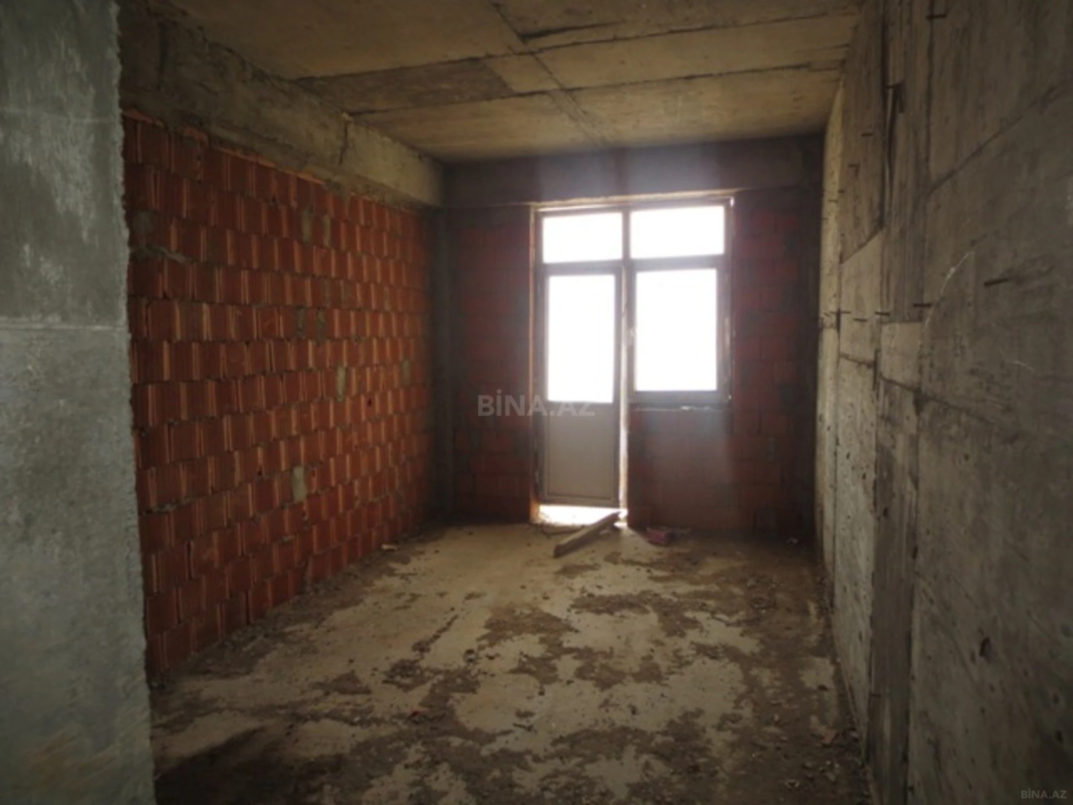 Satılır 3 otaqlı mənzil 135 m²