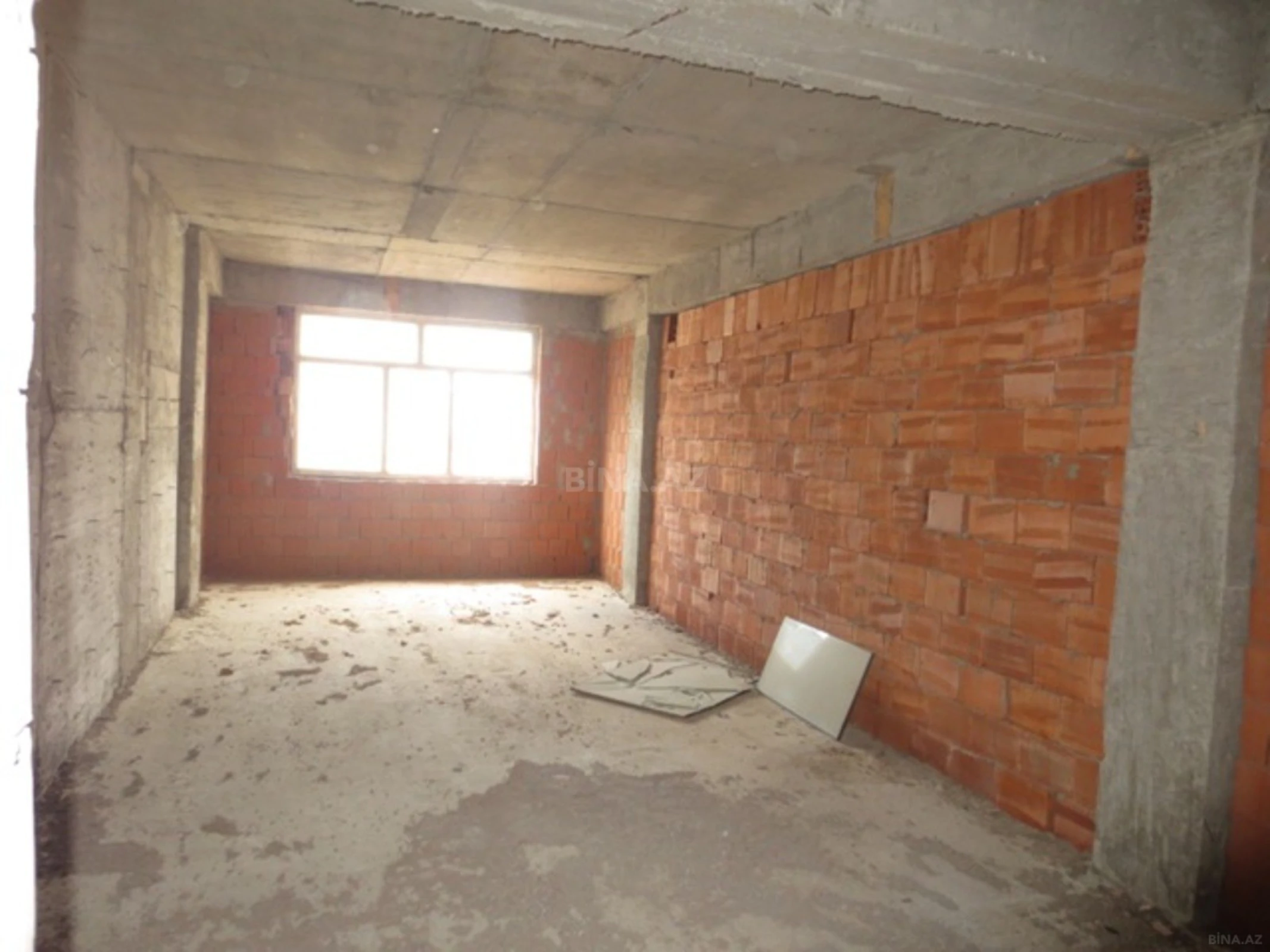 Satılır 3 otaqlı mənzil 135 m²