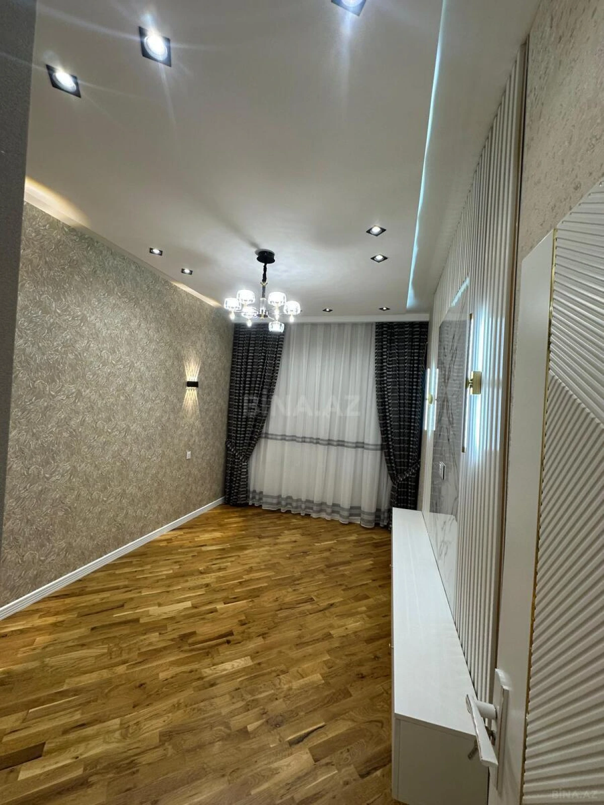 Satılır 3 otaqlı mənzil 117 m²
