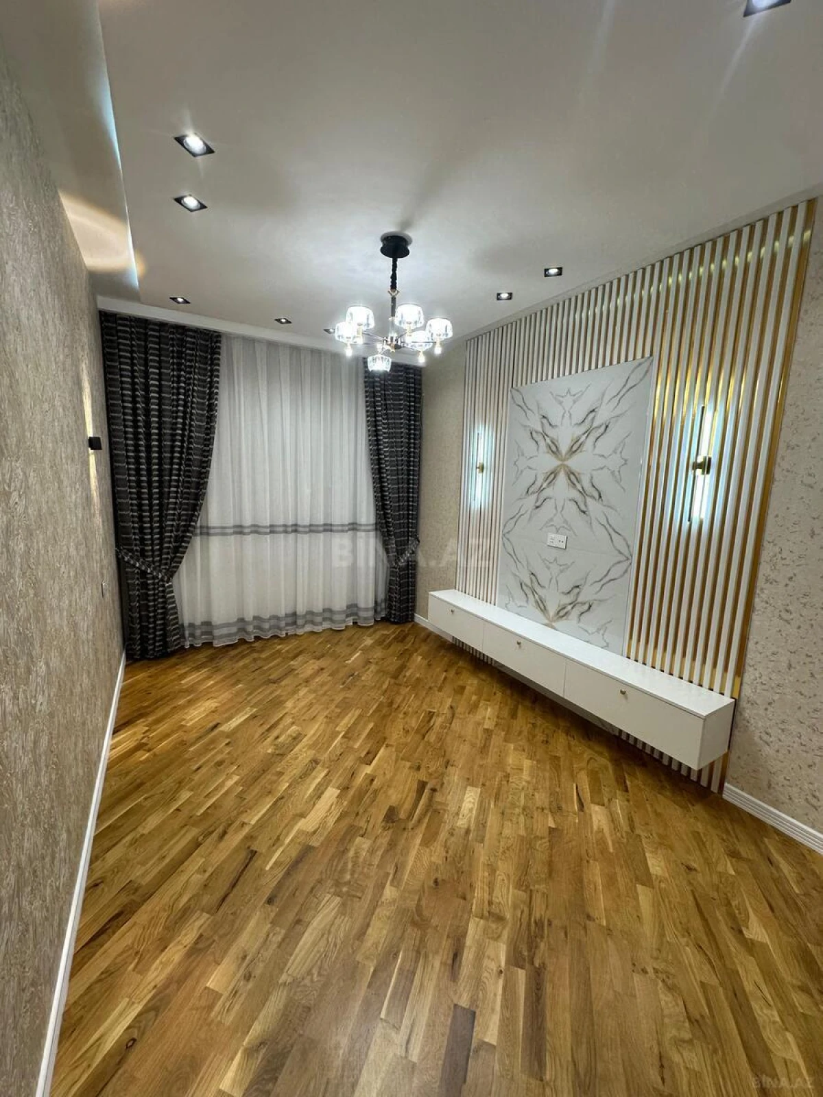 Satılır 3 otaqlı mənzil 117 m²