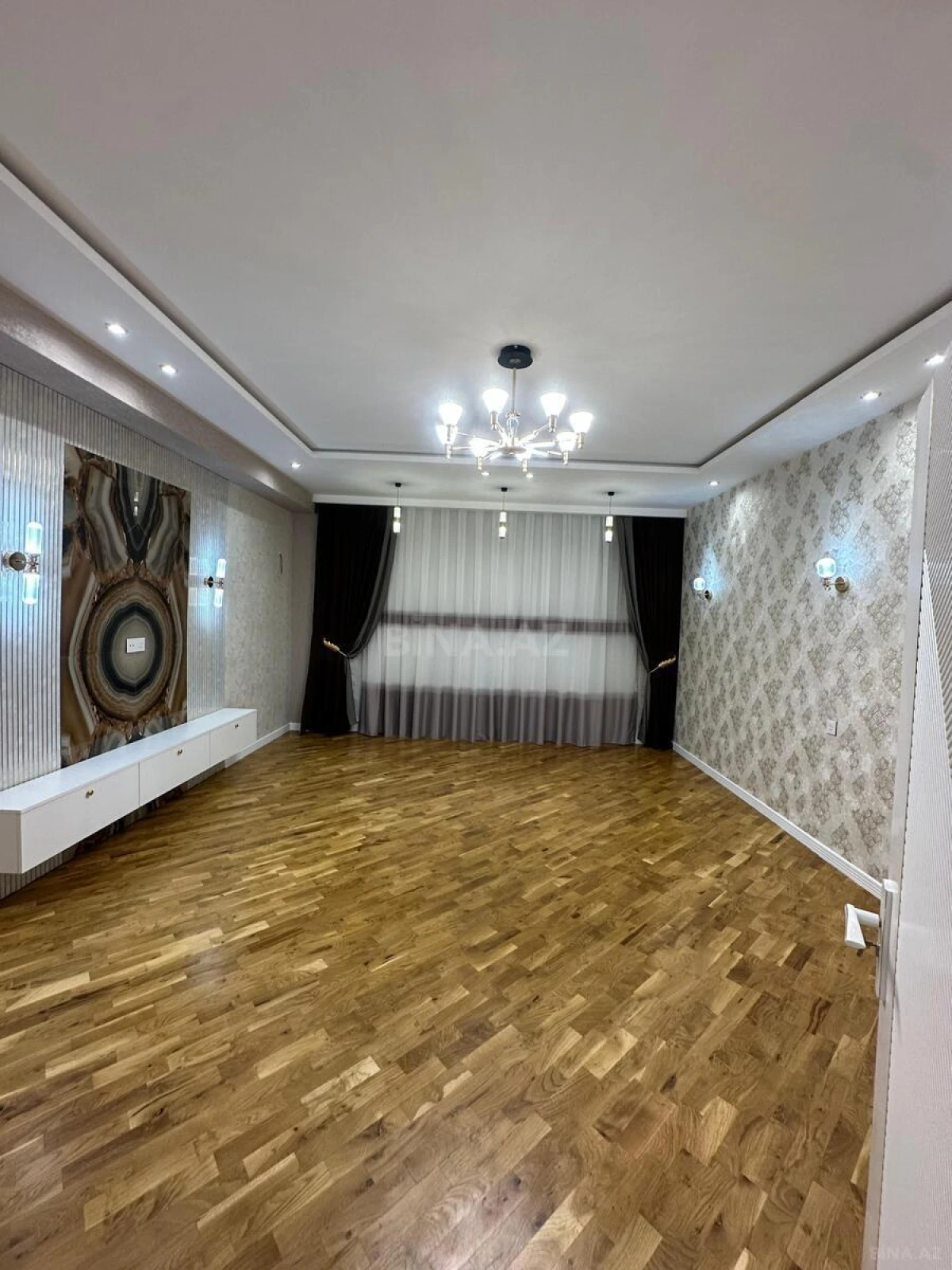 Satılır 3 otaqlı mənzil 117 m²