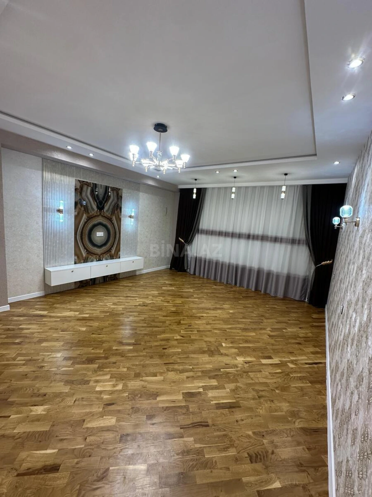 Satılır 3 otaqlı mənzil 117 m²