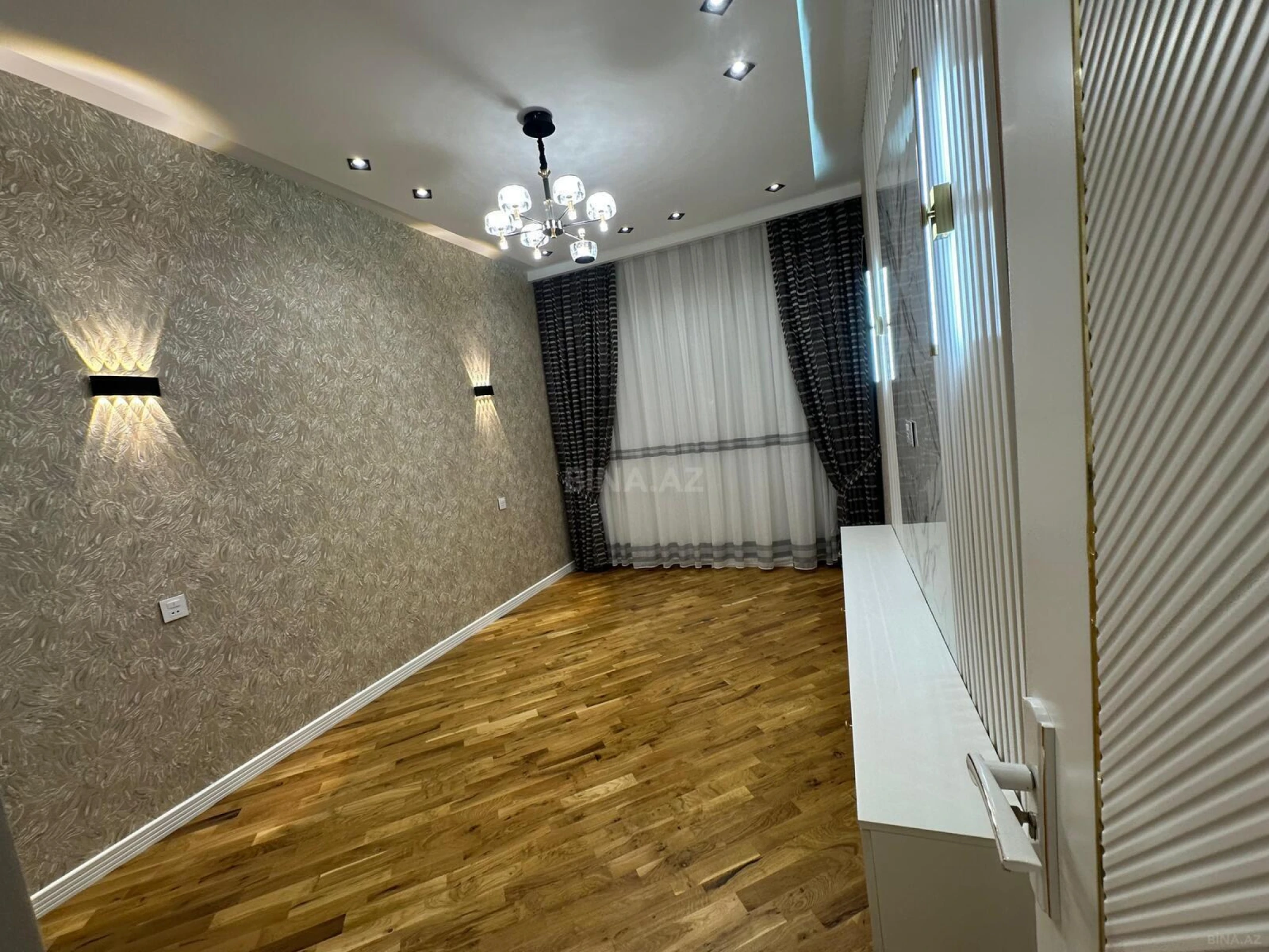 Satılır 3 otaqlı mənzil 117 m²