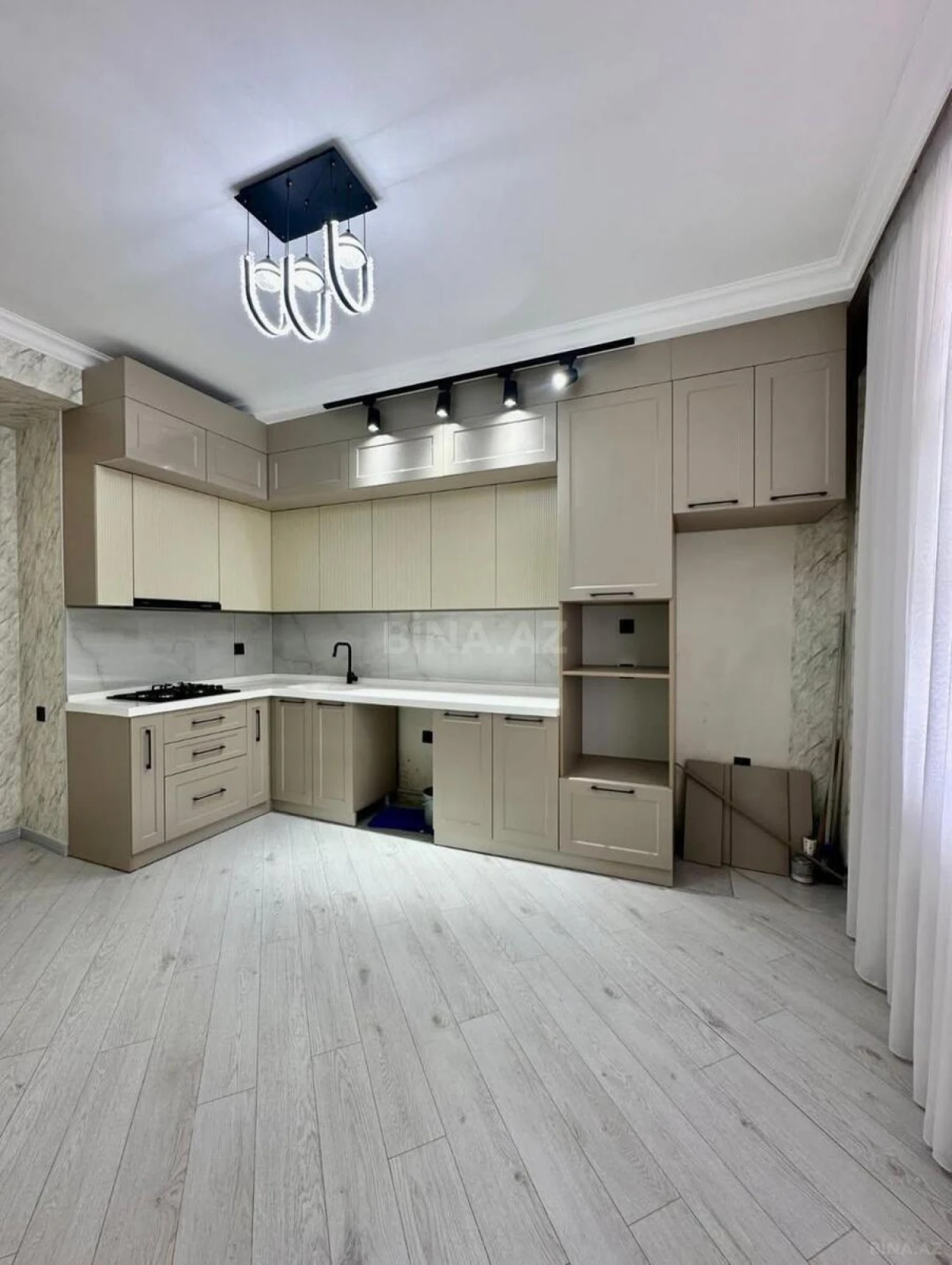 Satılır 3 otaqlı mənzil 98 m²