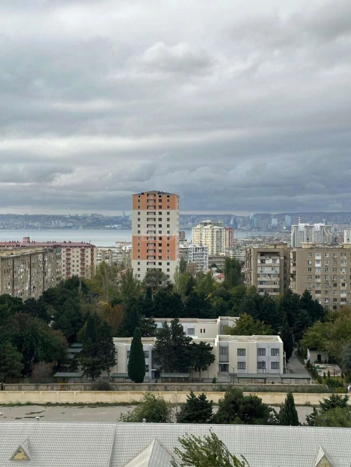 Satılır 3 otaqlı mənzil 98 m²