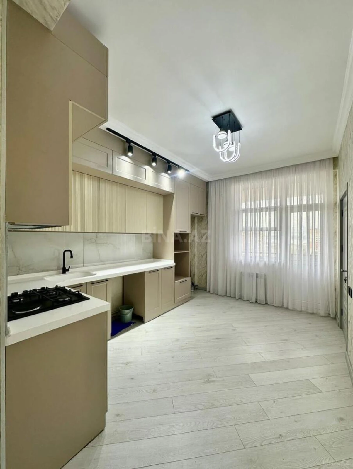 Satılır 3 otaqlı mənzil 98 m²