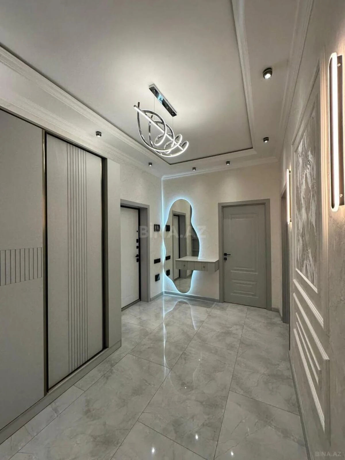 Satılır 3 otaqlı mənzil 98 m²