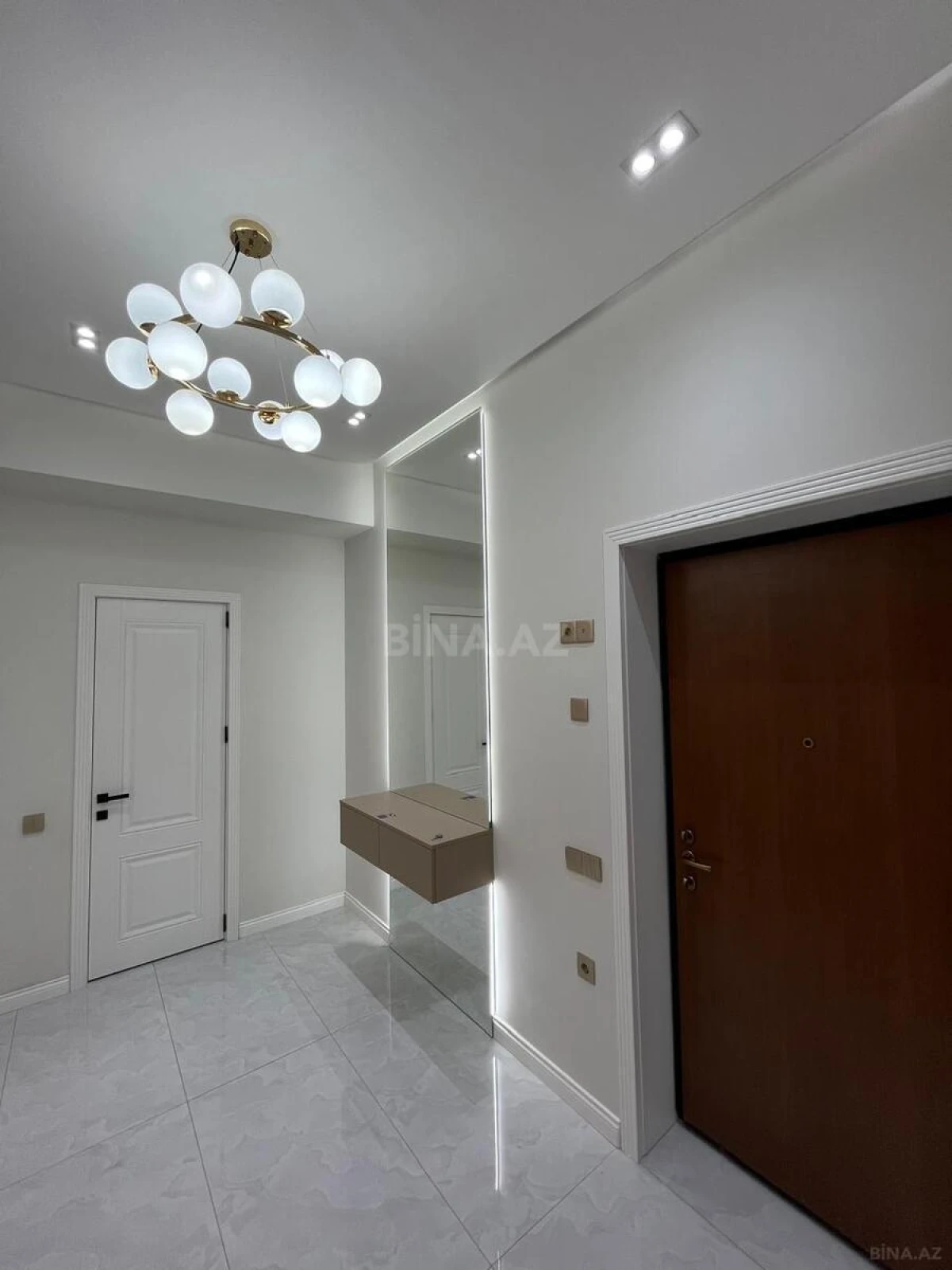Kirayə verilir 3 otaqlı mənzil 130 m²