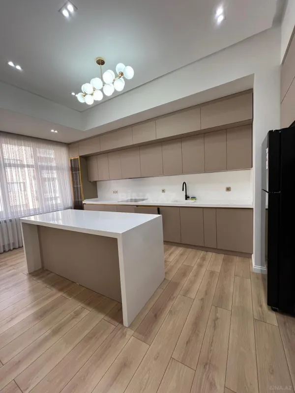 Kirayə verilir 3 otaqlı mənzil 130 m²