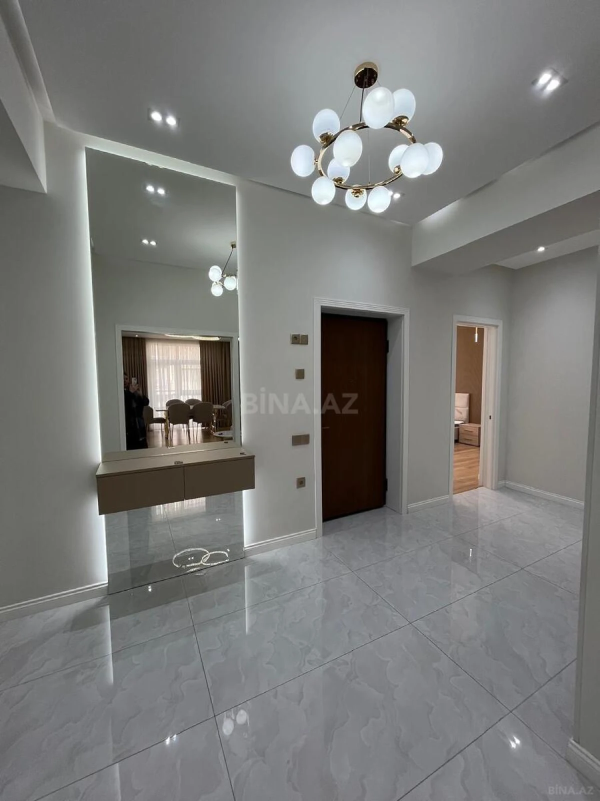 Kirayə verilir 3 otaqlı mənzil 130 m²