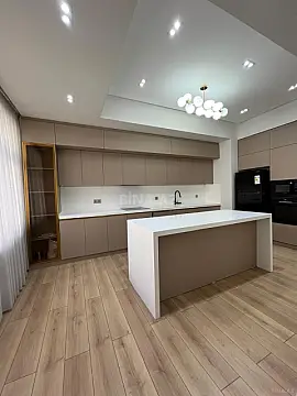 Kirayə verilir 3 otaqlı mənzil 130 m²
