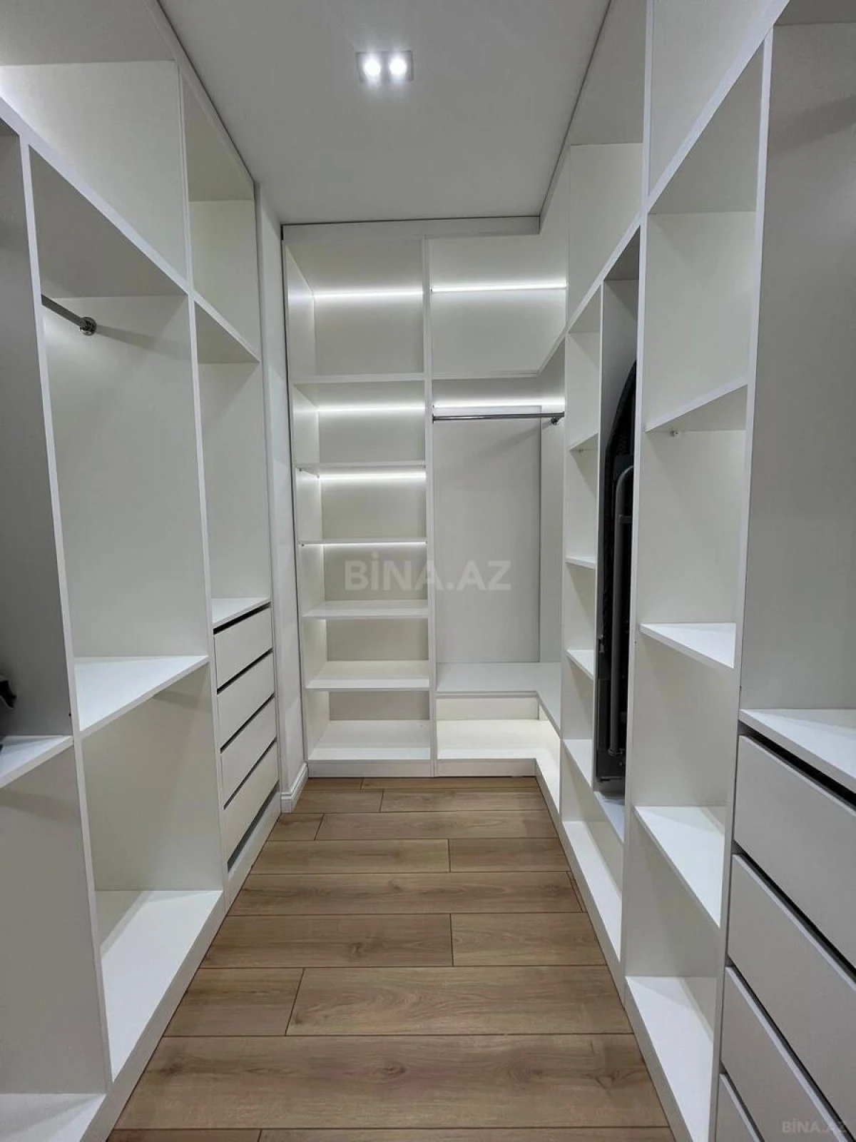 Kirayə verilir 3 otaqlı mənzil 130 m²