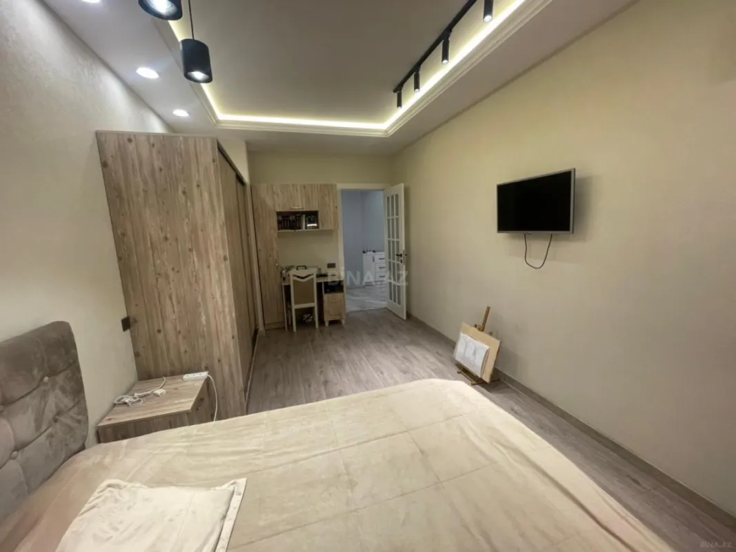 Satılır 4 otaqlı mənzil 179 m²