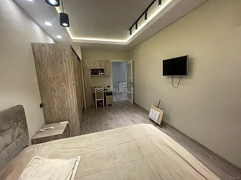 Satılır 4 otaqlı mənzil 179 m²