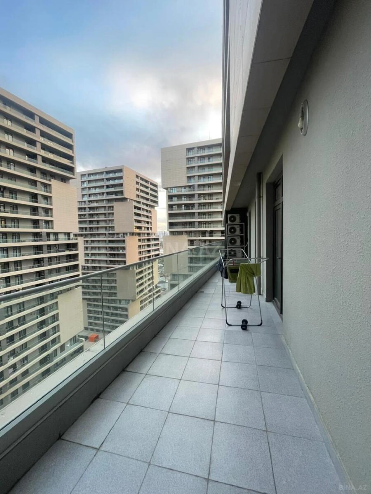 Satılır 4 otaqlı mənzil 179 m²