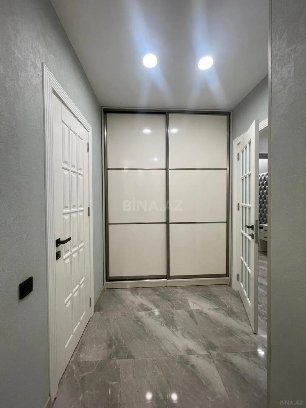 Satılır 4 otaqlı mənzil 179 m²