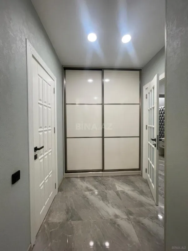 Satılır 4 otaqlı mənzil 179 m²