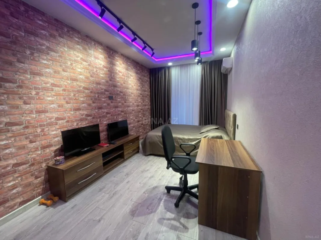 Satılır 4 otaqlı mənzil 179 m²