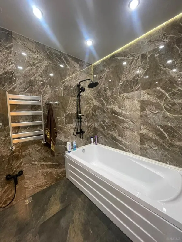 Satılır 4 otaqlı mənzil 179 m²