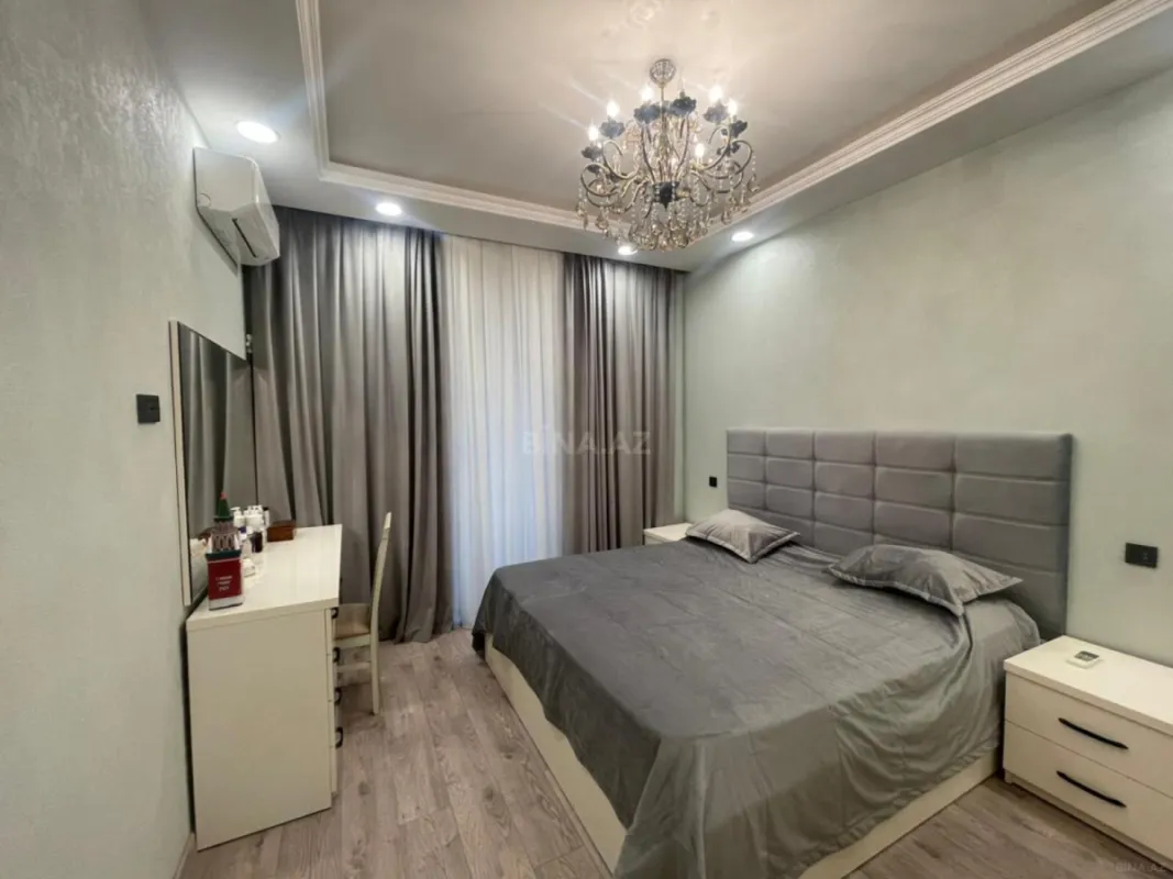 Satılır 4 otaqlı mənzil 179 m²