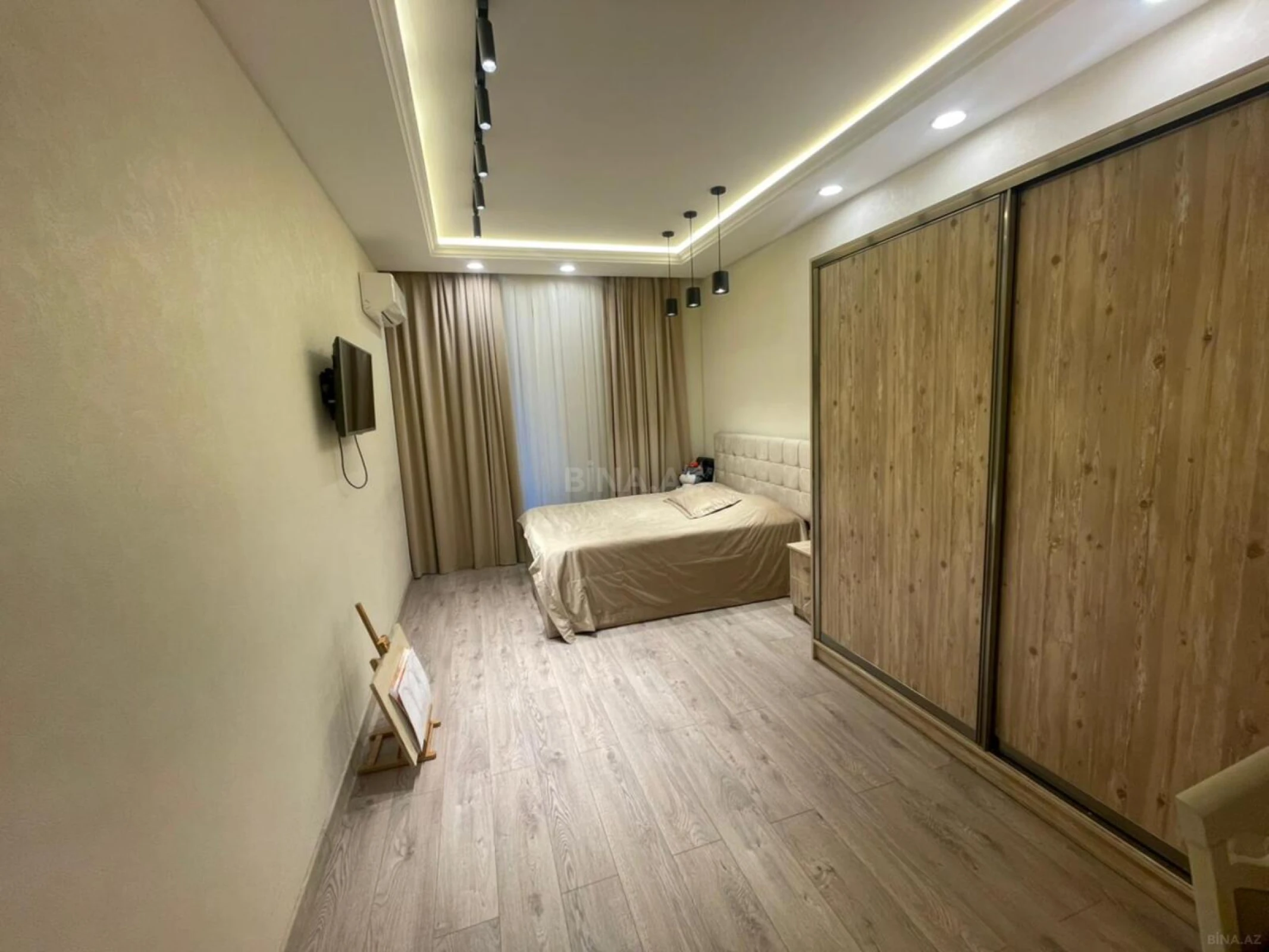 Satılır 4 otaqlı mənzil 179 m²