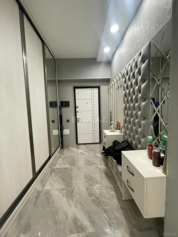Satılır 4 otaqlı mənzil 179 m²