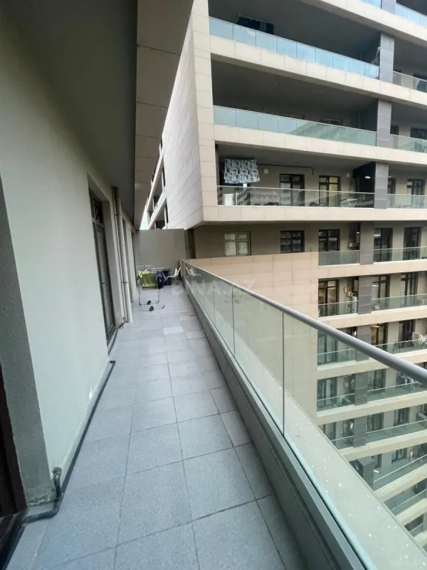 Satılır 4 otaqlı mənzil 179 m²