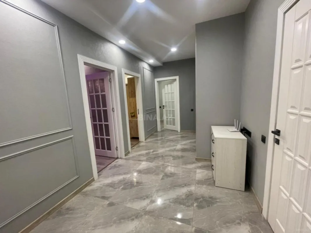 Satılır 4 otaqlı mənzil 179 m²