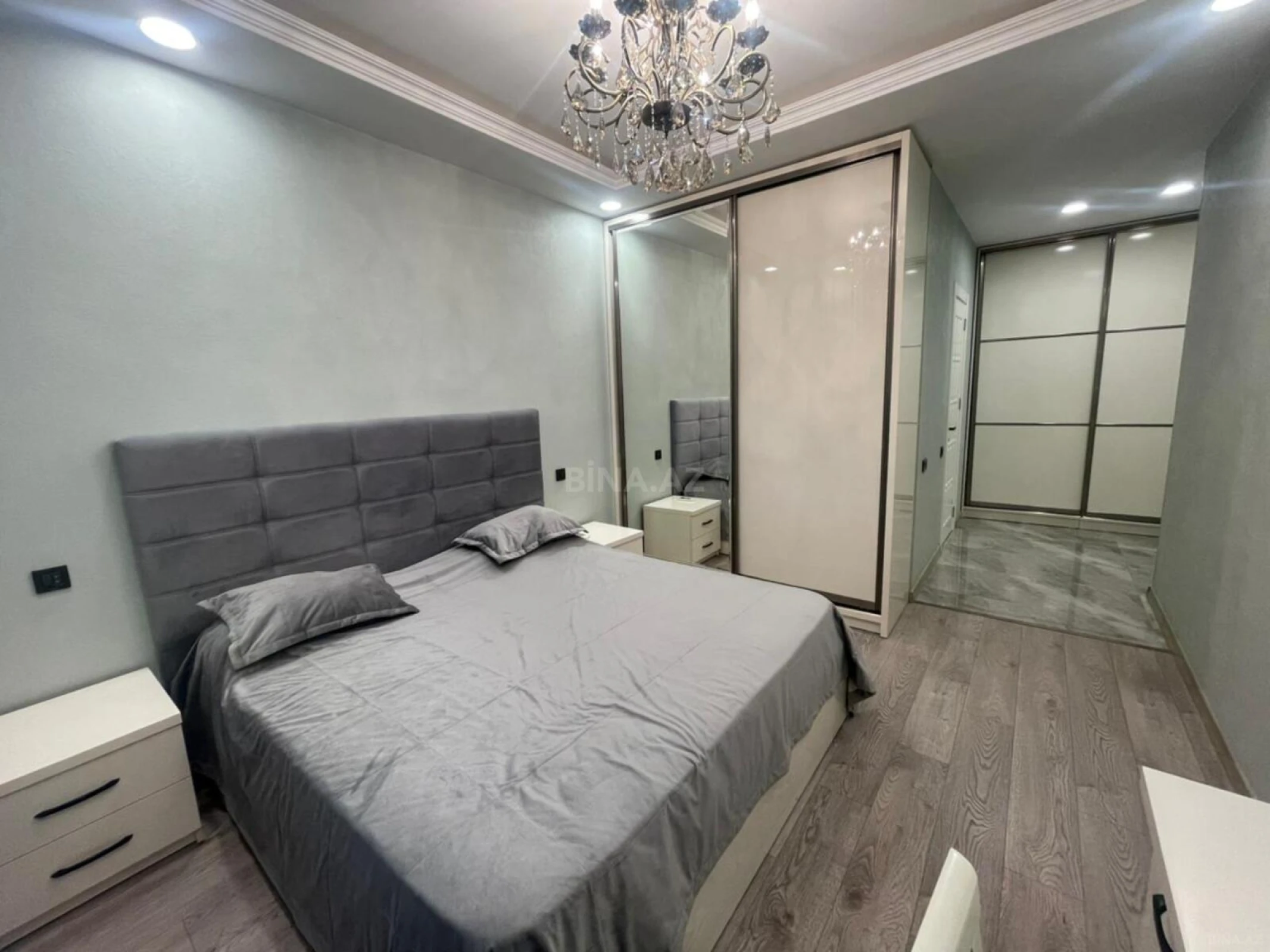 Satılır 4 otaqlı mənzil 179 m²